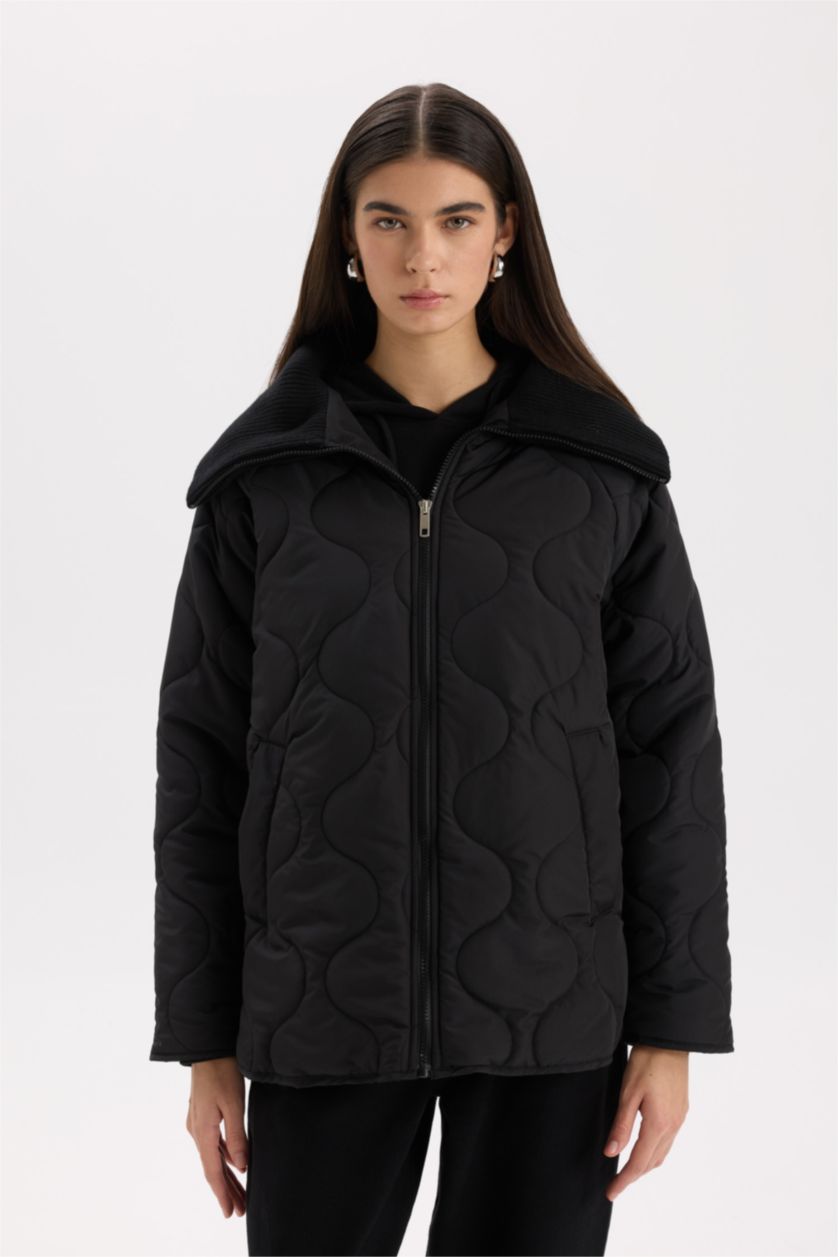 Kadın Siyah Su Geçirmez Mevsimlik Mont Kapitoneli Fermuarlı Cepli Hafif