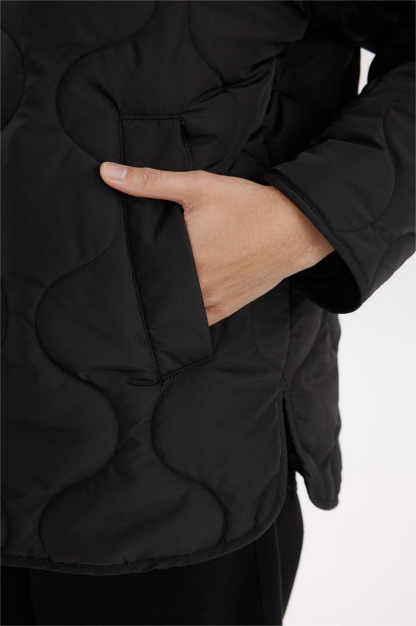 Kadın Siyah Su Geçirmez Mevsimlik Mont Kapitoneli Fermuarlı Cepli Hafif