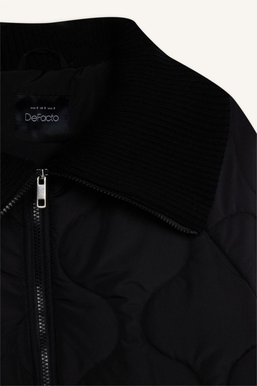 Kadın Siyah Su Geçirmez Mevsimlik Mont Kapitoneli Fermuarlı Cepli Hafif