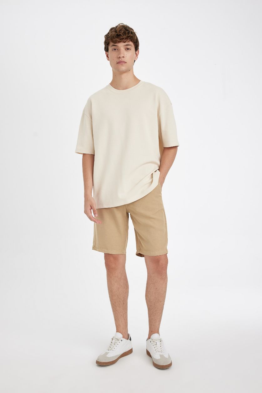 HOMME Beige Short Bermuda en Tencel coupe régulière à Jambe Droite