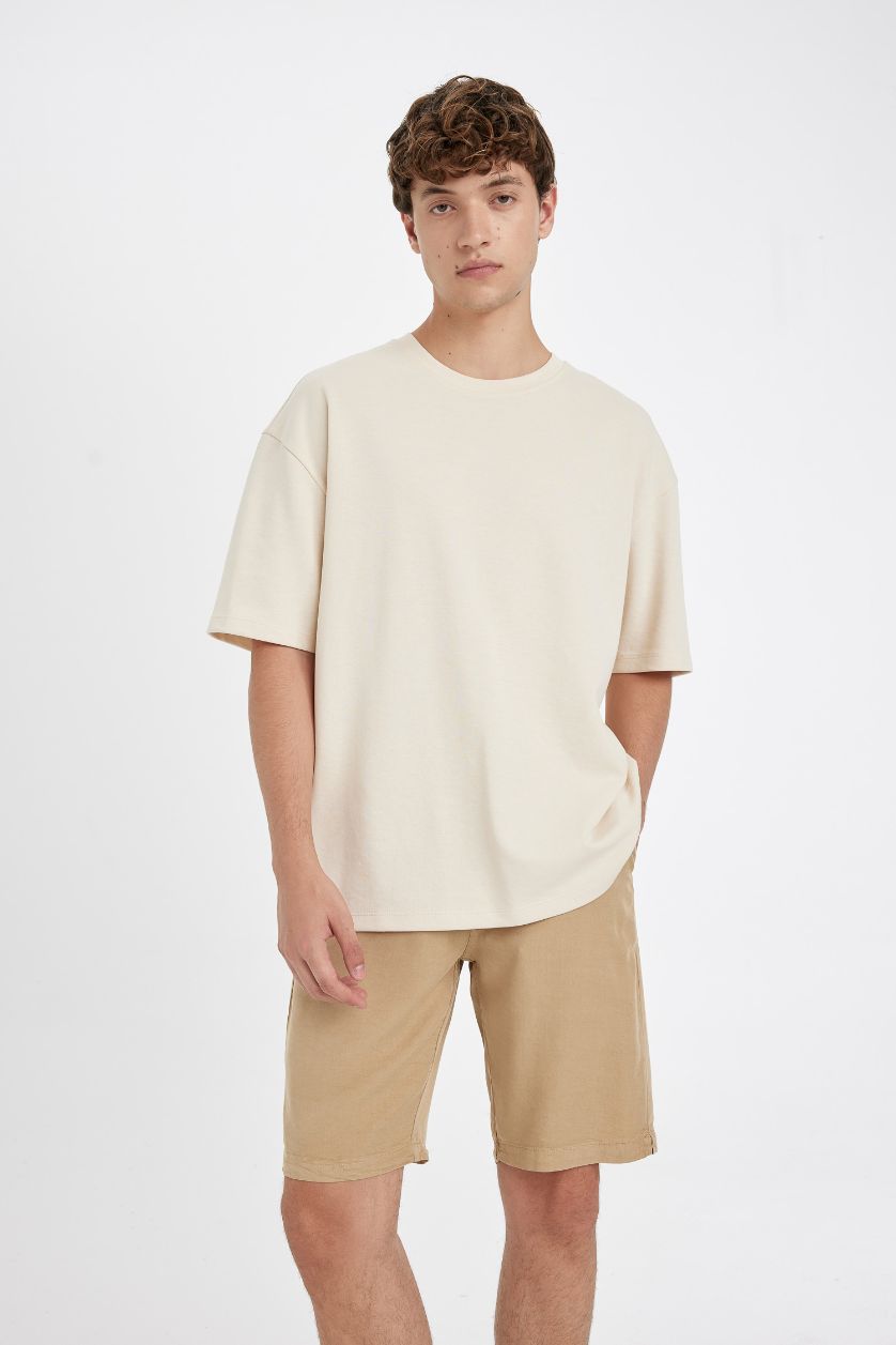 HOMME Beige Short Bermuda en Tencel coupe régulière à Jambe Droite