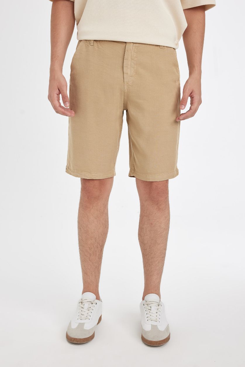 HOMME Beige Short Bermuda en Tencel coupe régulière à Jambe Droite