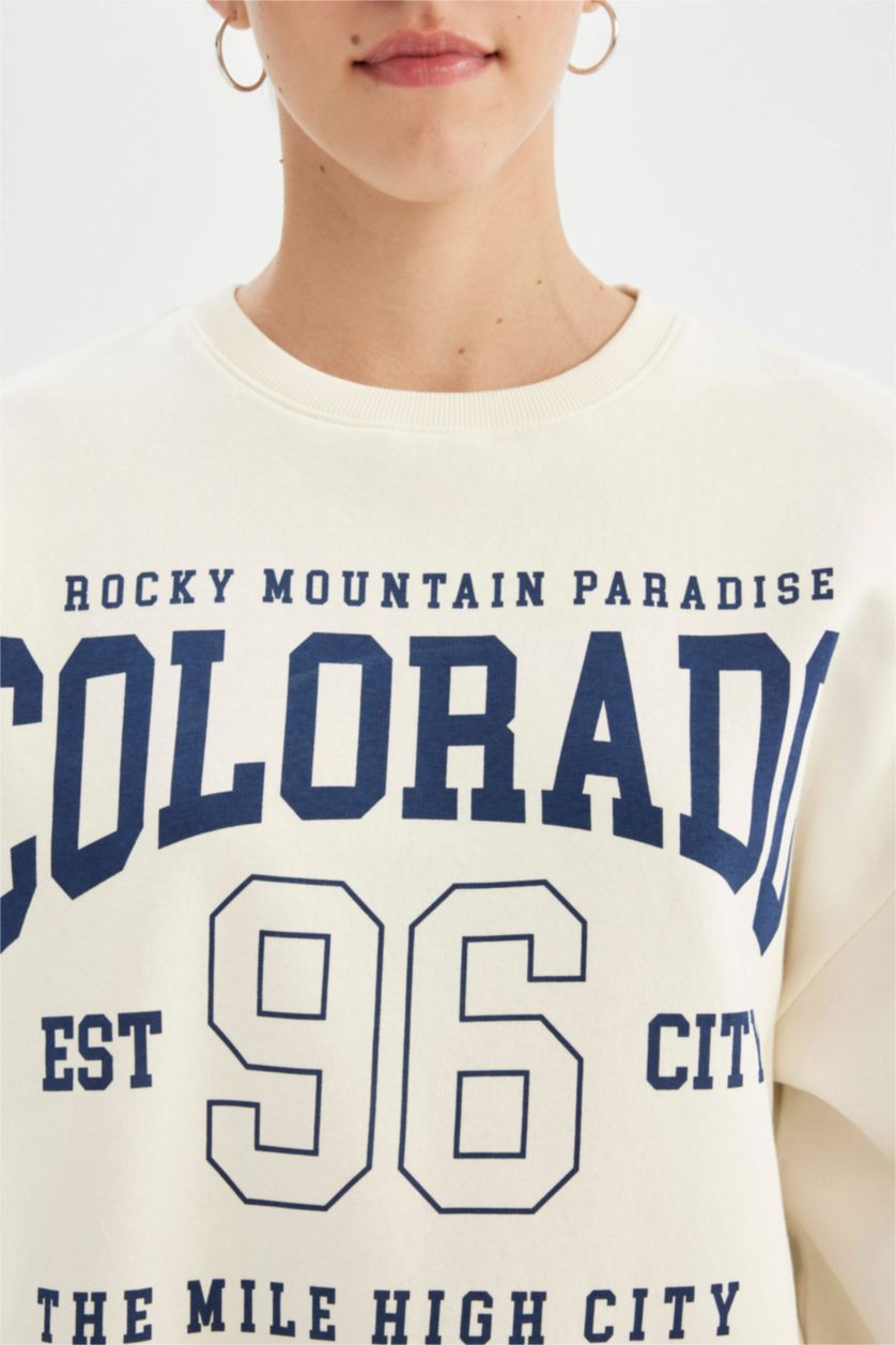 Kadın Kırık Beyaz Loose Fit Bisiklet Yaka Baskılı Kalın Sweatshirt