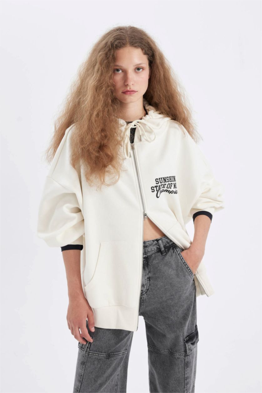 Kadın Kırık Beyaz Oversize Geniş Kalıp Kapüşonlu Sırt Baskılı Kalın Fermuarlı Sweatshirt