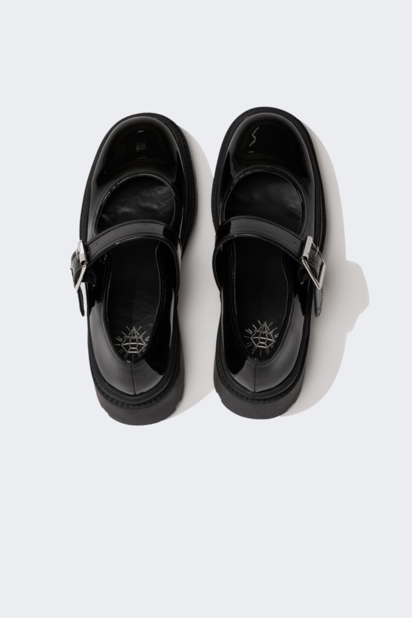 Woman Black Woman Faux Leather Thick Sole Classic Shoes