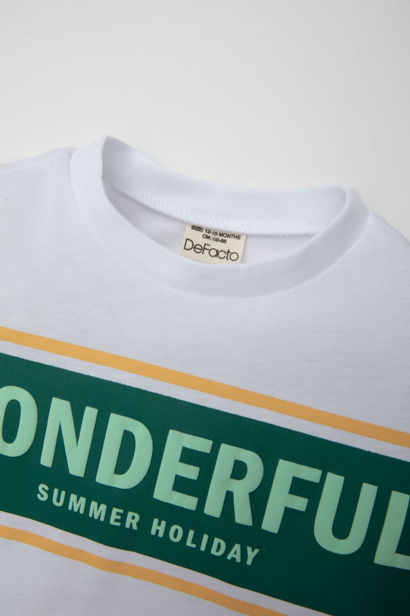 طفل صغير أبيض تيشيرت نص ردن قصة عادية بطبعة شعار