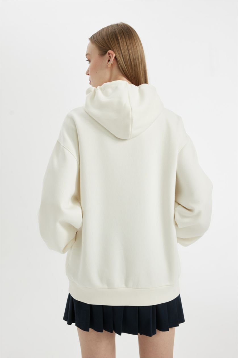 Kadın Kırık Beyaz Oversize Geniş Kalıp Kapüşonlu Baskılı Kalın Sweatshirt
