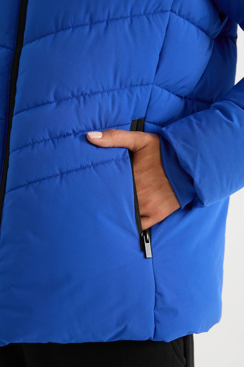 نساء أزرق فاقع قمصلة نفخ قصة عادية بغطاء للرأس طارد للماء