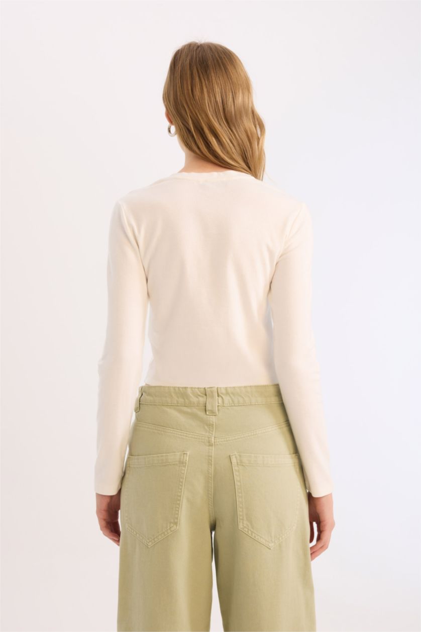 نساء اوف وايت تي شيرت كم طويل مضلع سليم فيت