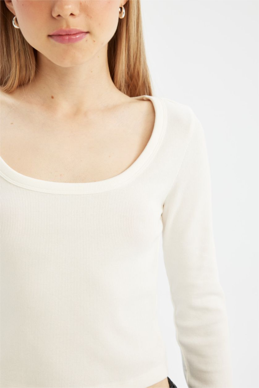 حريمي اوف وايت تي شيرت كم طويل سليم فيت مضلع