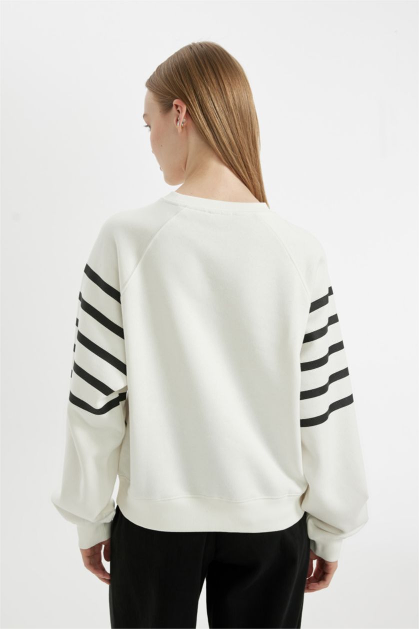 Kadın Kırık Beyaz Oversize Geniş Kalıp Bisiklet Yaka Çizgili Kalın Sweatshirt