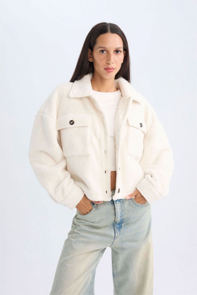 Kadın Ekru Relax Fit Polo Yaka Düğmeli Cepli Welsoft Pelüş Gömlek Ceket