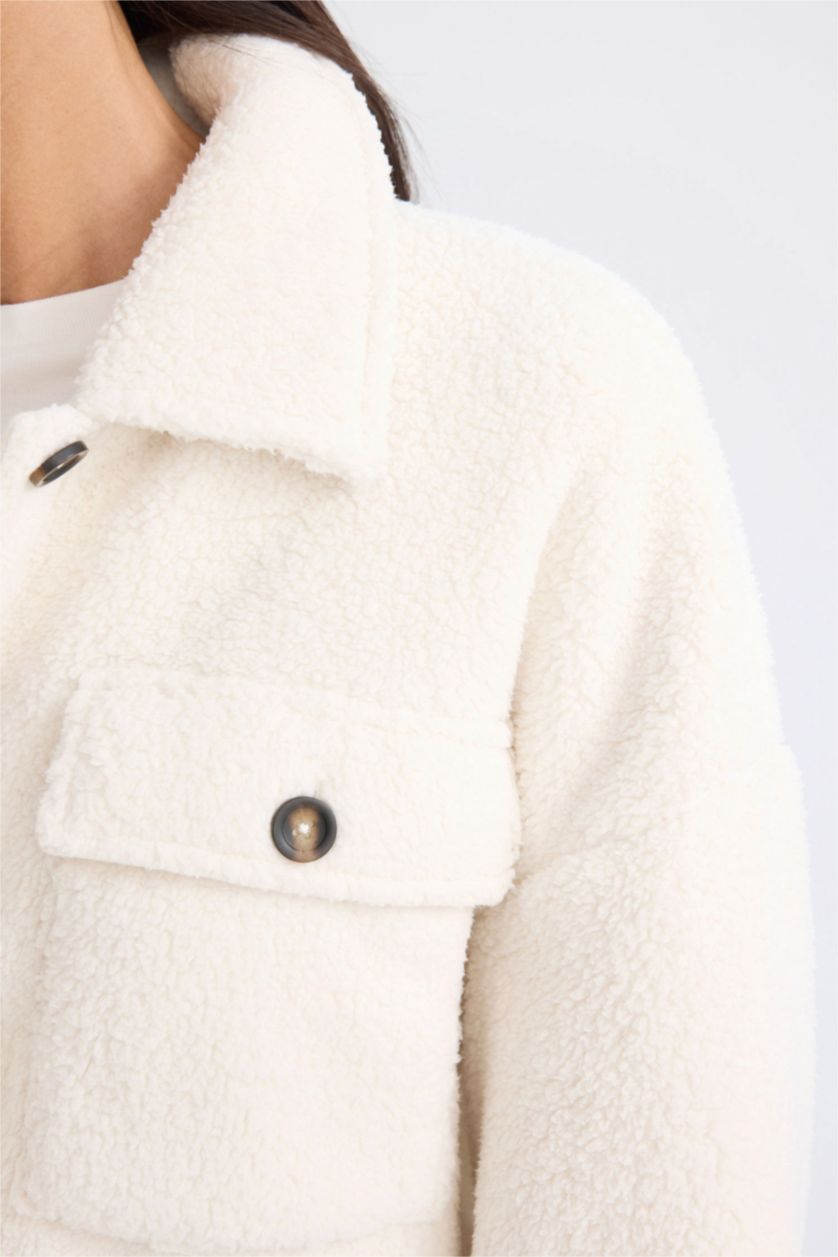 Kadın Ekru Relax Fit Polo Yaka Düğmeli Cepli Welsoft Pelüş Gömlek Ceket