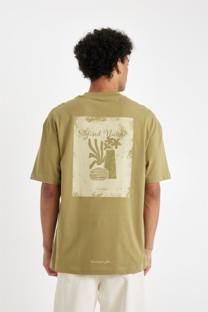 Erkek Zeytin Yeşili %100 Pamuk Boxy Fit Bisiklet Yaka Sırt Baskılı Kısa Kollu Tişört