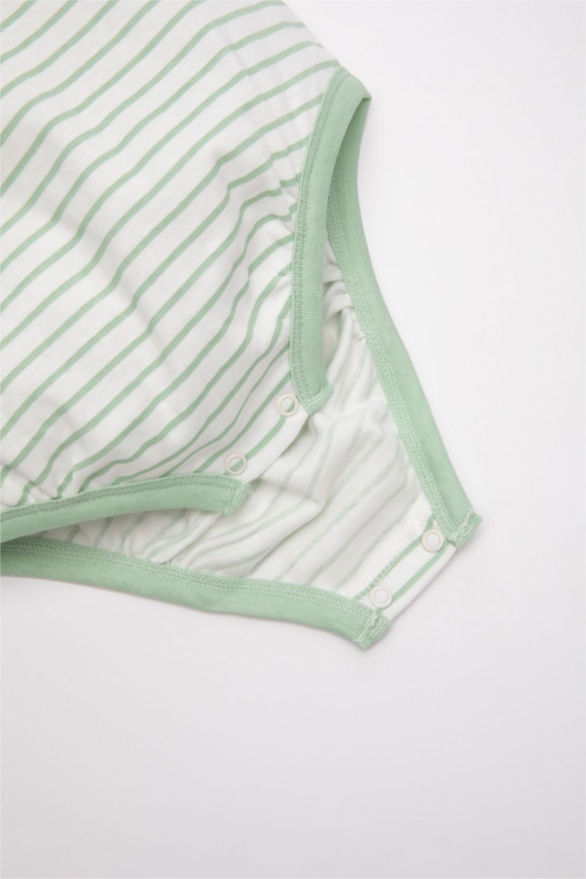 طفلة صغيرة بيج فاتح سالوبيت بيبي اولادي مخطط مضلع حديثي الولادة بياقة مستديرة