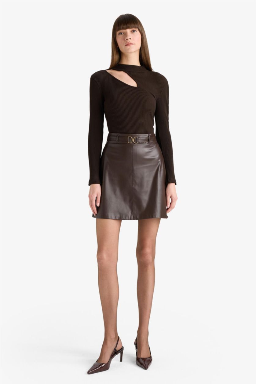 حريمي بني تيشيرت كم طويل سليم فيت مضلع برقبة مستديرة