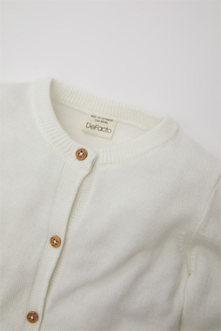 Kız Bebek Ekru Kız Bebek Bisiklet Yaka Kolları Fırfırlı Düğmeli Triko Hırka