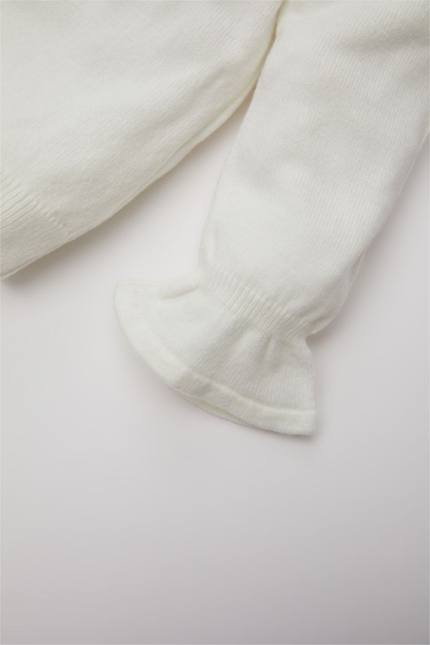 Kız Bebek Ekru Kız Bebek Bisiklet Yaka Kolları Fırfırlı Düğmeli Triko Hırka