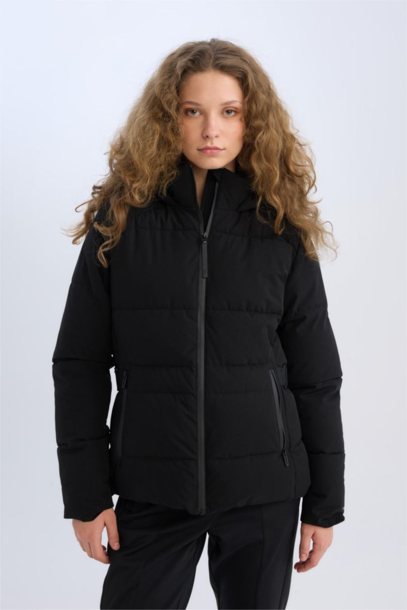 نساء أسود جاكيت تزلج  قصة عادية بغطاء للرأس ضد الماء من DeFactoFit