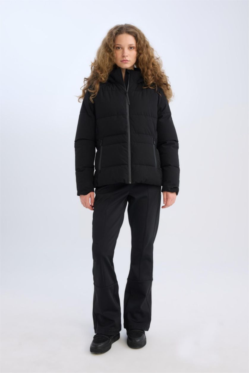 نساء أسود جاكيت تزلج  قصة عادية بغطاء للرأس ضد الماء من DeFactoFit