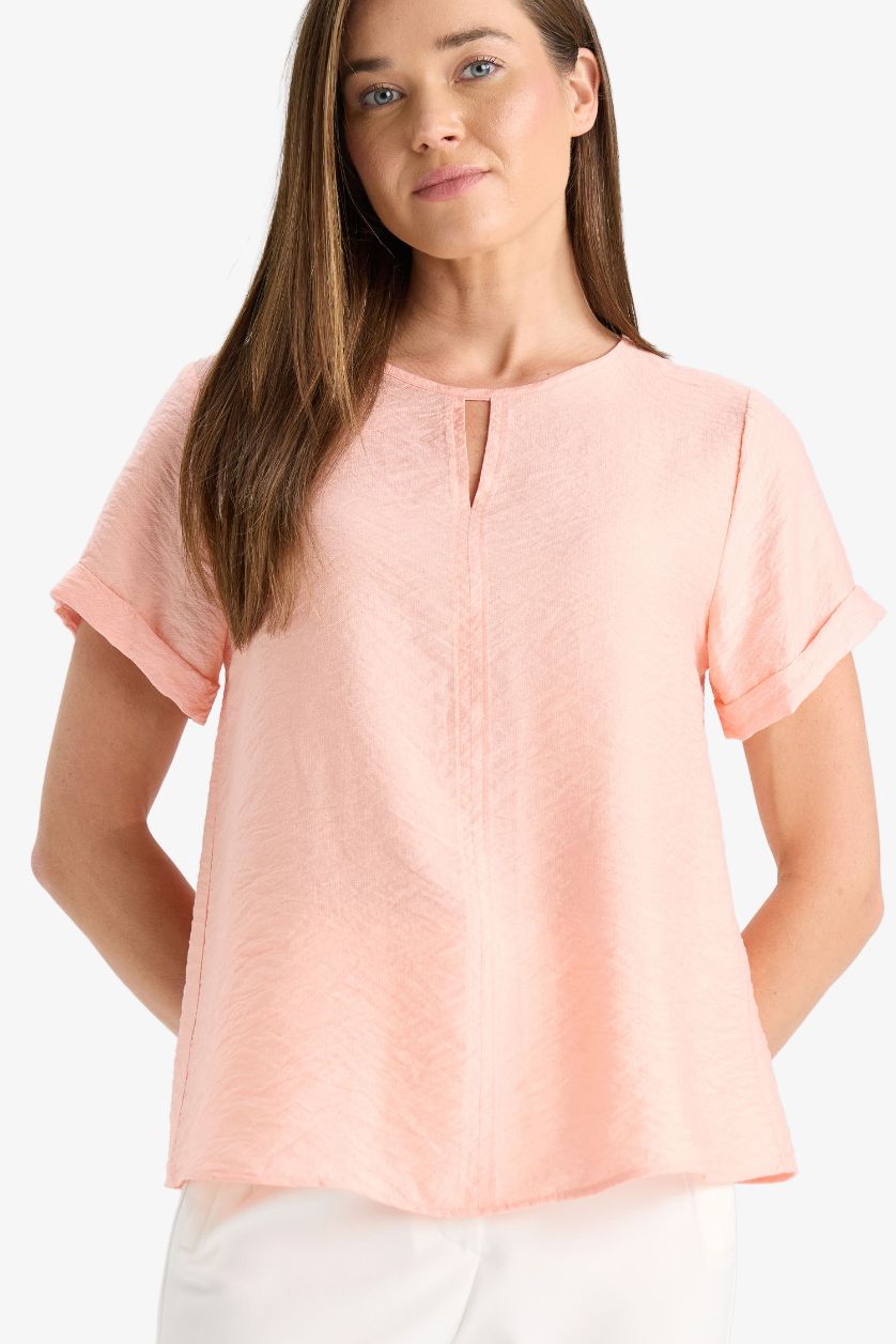 Woman Pink Regular Fit Round Collar Short Sleeve Blouse