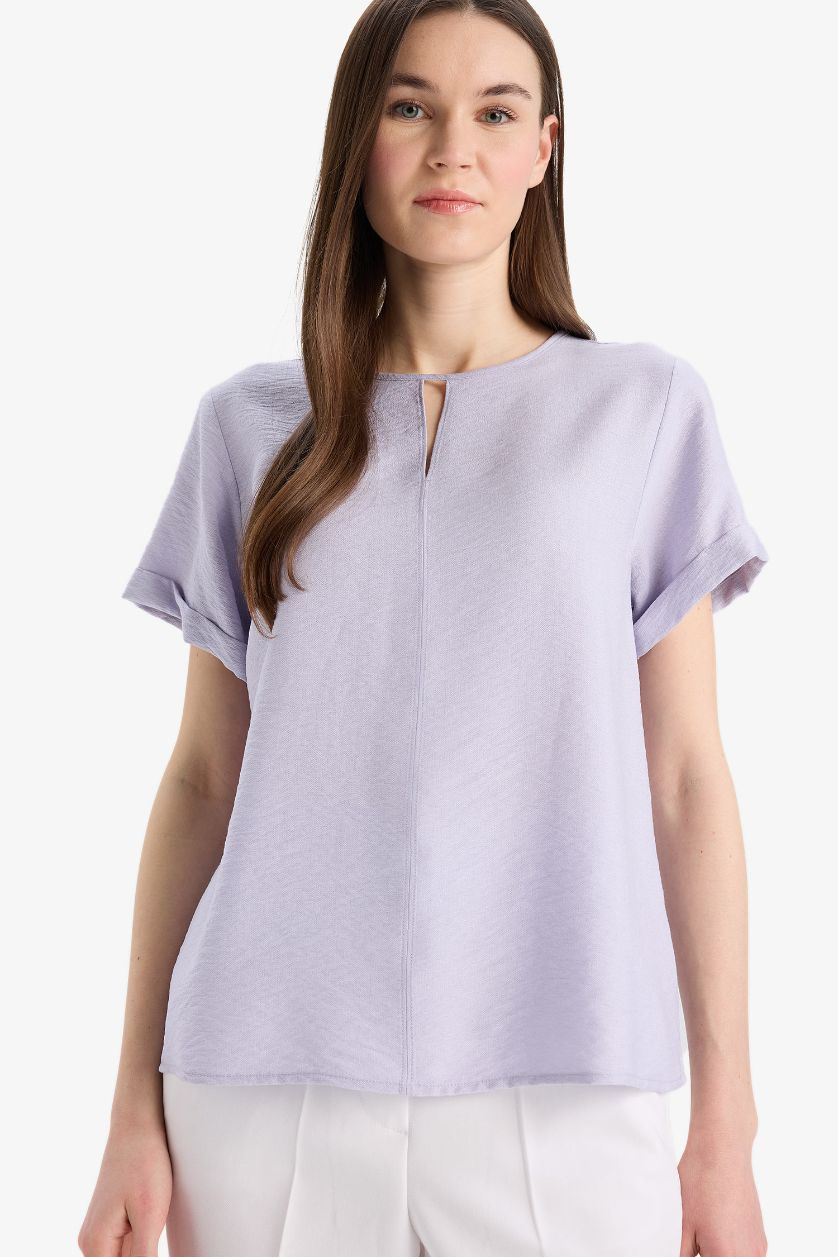 Woman Light Lilac Regular Fit Round Collar Short Sleeve Blouse