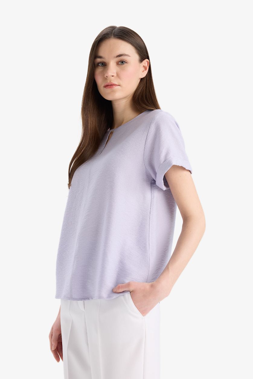 Woman Light Lilac Regular Fit Round Collar Short Sleeve Blouse