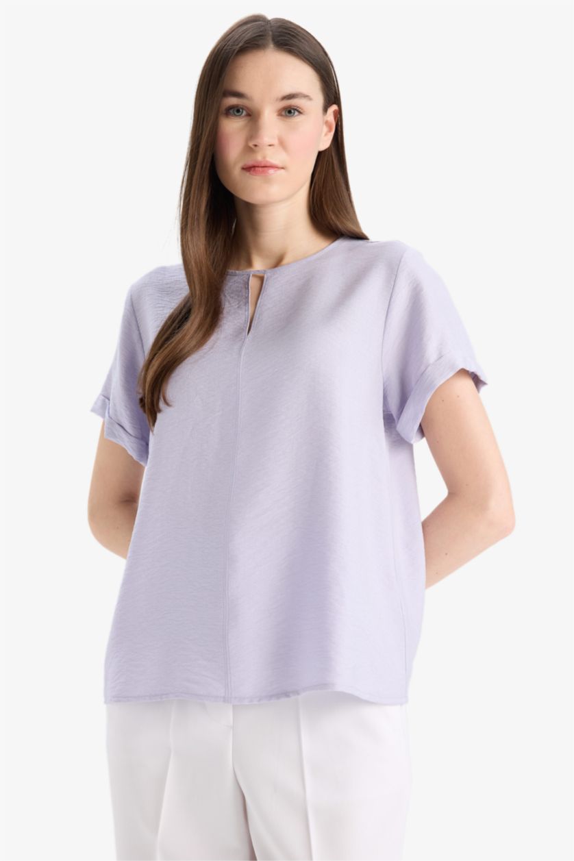 Woman Light Lilac Regular Fit Round Collar Short Sleeve Blouse