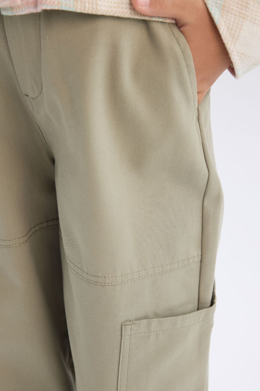 Kız Çocuk - Genç Kız Yeşil Kız Çocuk Kargo Cepli Beli ve Paçası Lastikli Pamuklu Paraşüt Pantolon