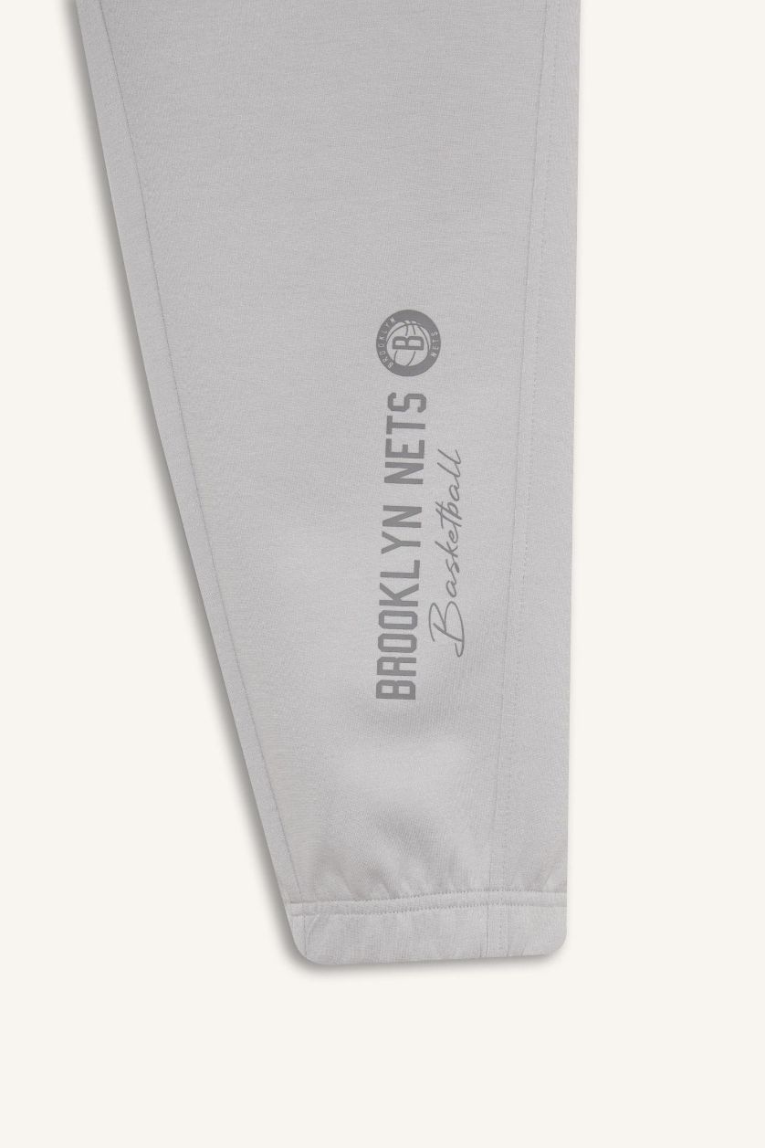 Erkek Açık Gri NBA Brooklyn Nets Standart Fit Cepli Düz Paça Skuba Dalgıç Kumaş Jogger