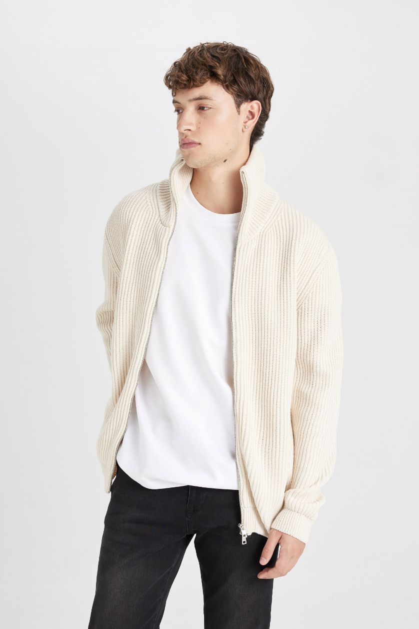 Erkek Ekru Standart Fit Normal Kesim Dik Yaka Fermuarlı Hırka