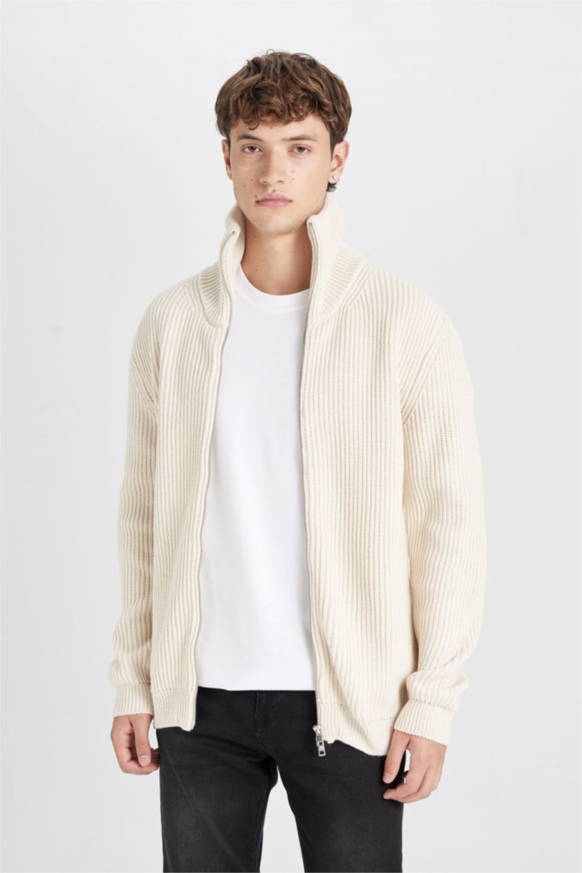 Erkek Ekru Standart Fit Normal Kesim Dik Yaka Fermuarlı Hırka