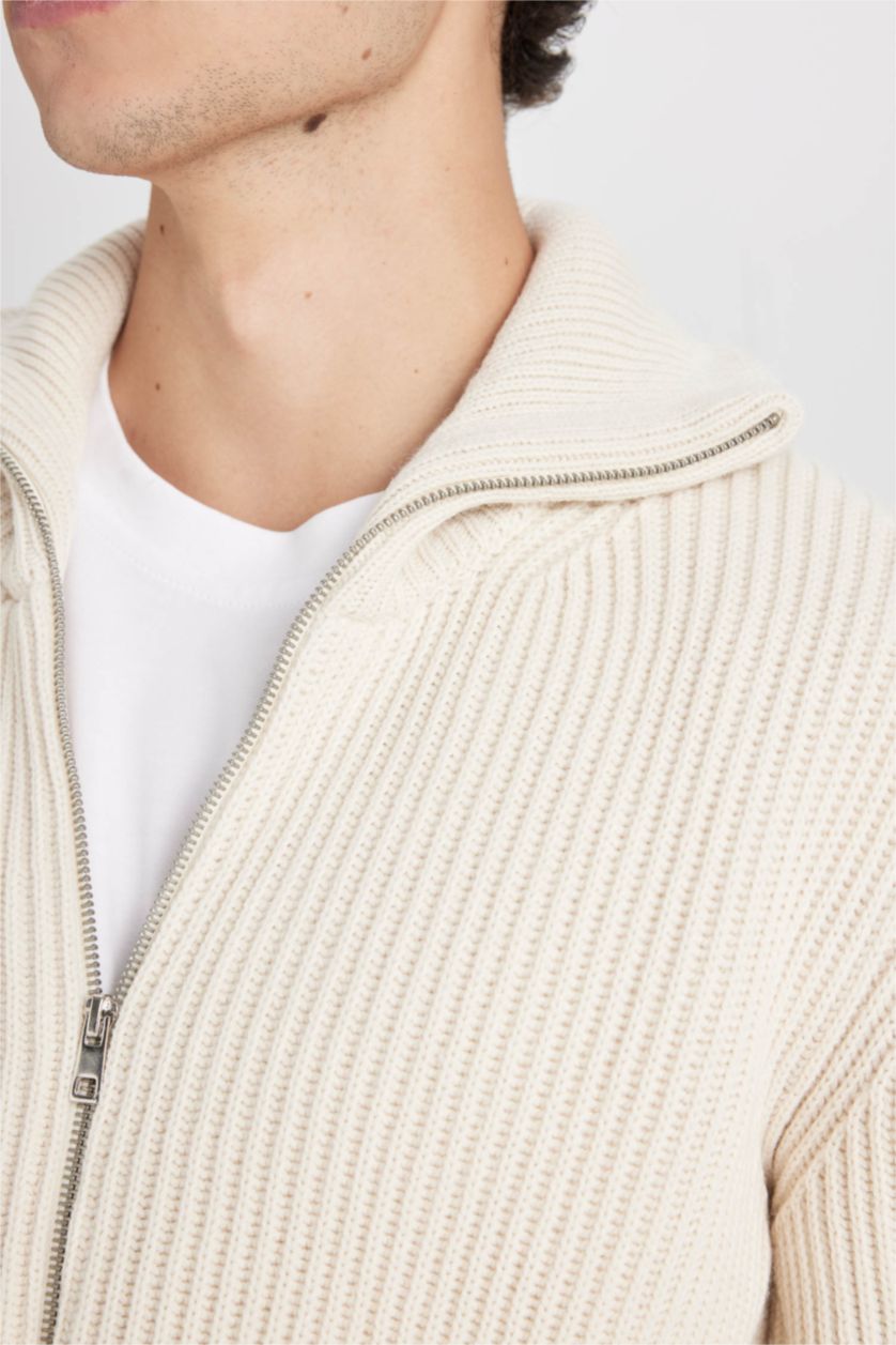 Erkek Ekru Standart Fit Normal Kesim Dik Yaka Fermuarlı Hırka