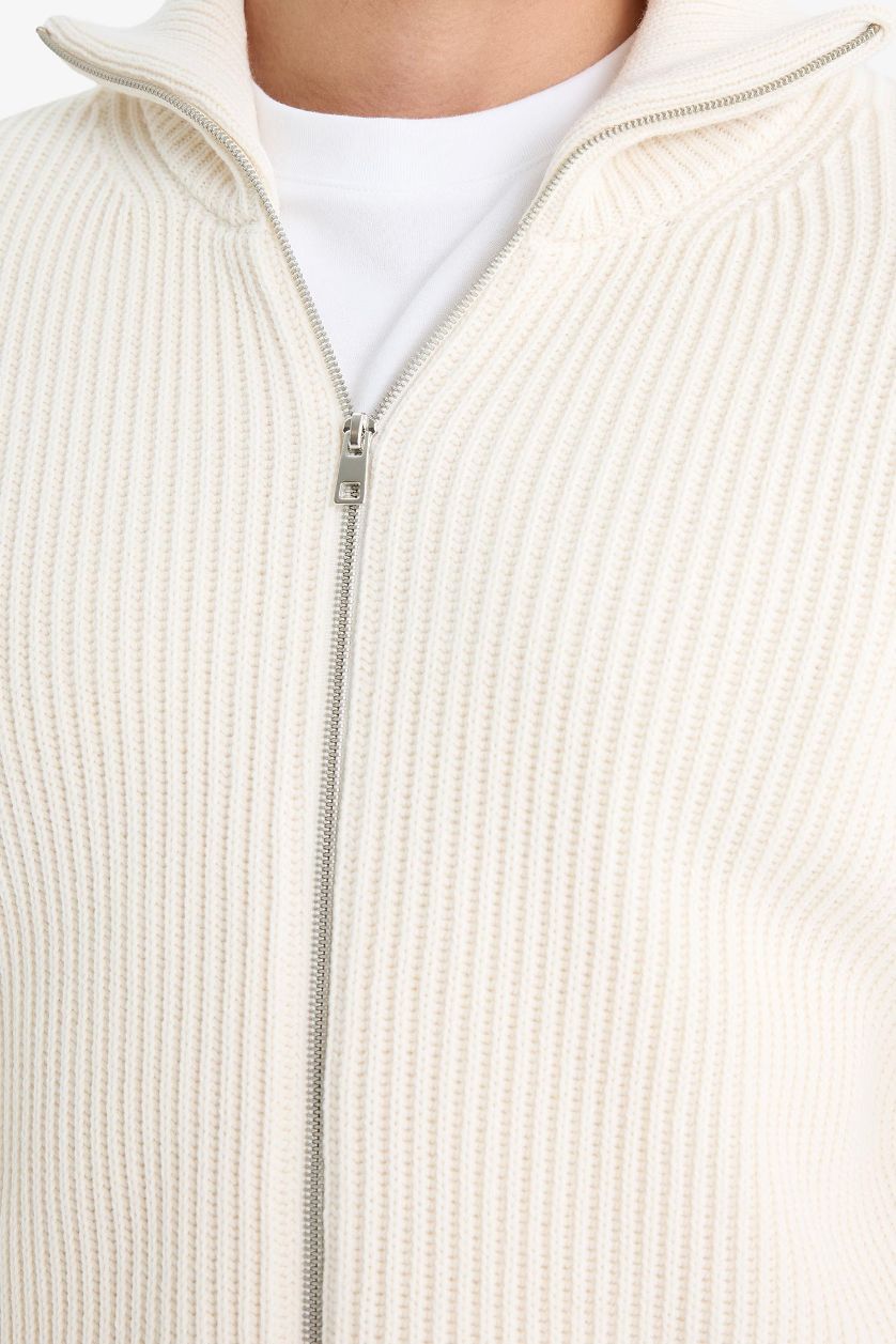 Erkek Ekru Standart Fit Dik Yaka Fermuarlı Triko Hırka 