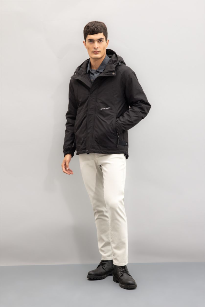 رجال أسود جاكيت مطر خفيف بغطاء للرأس مقاوم للماء بجيب وسحاب