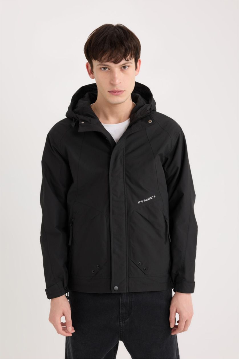 رجال أسود جاكيت مطر خفيف بغطاء للرأس مقاوم للماء بجيب وسحاب