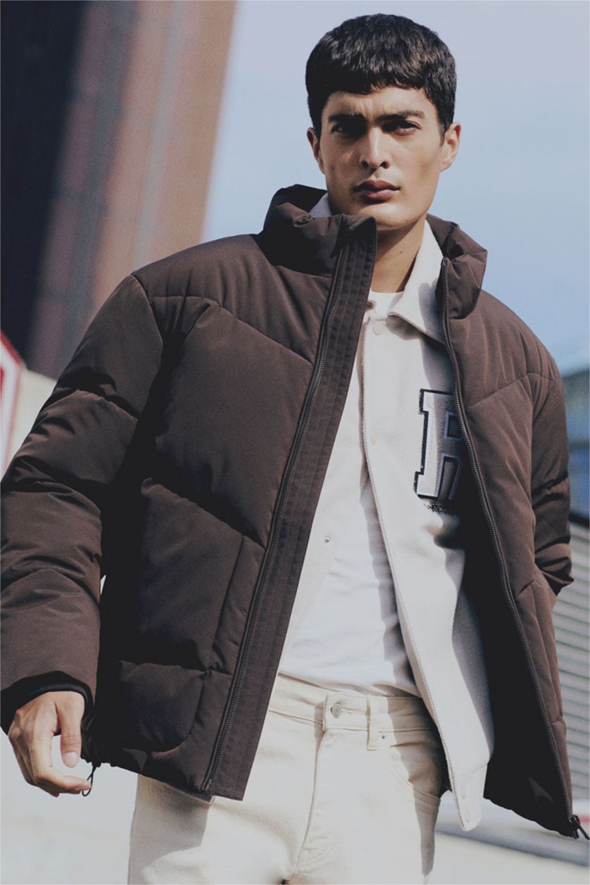 Erkek Kahve Slim Fit Dar Kesim Dik Yaka Fermuarlı Cepli Şişme Mont