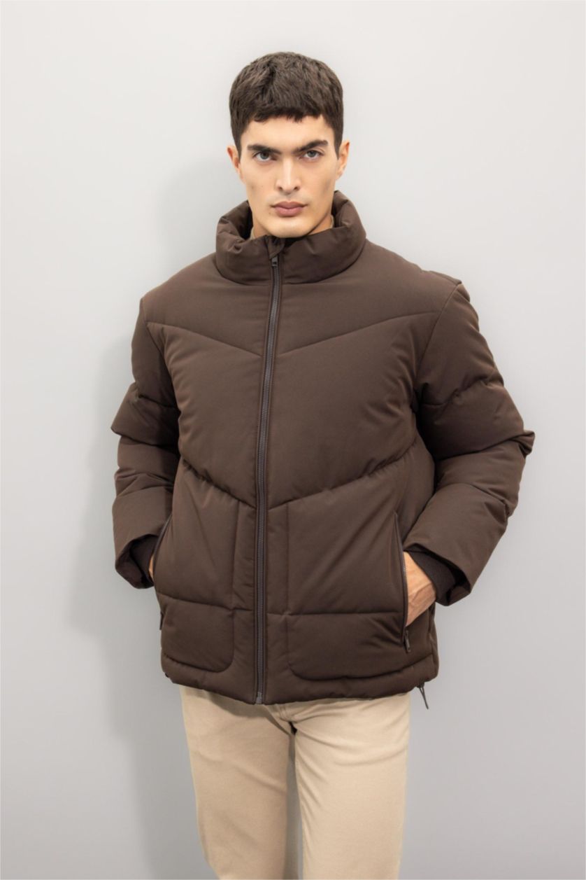 Erkek Kahve Slim Fit Dar Kesim Dik Yaka Fermuarlı Cepli Şişme Mont