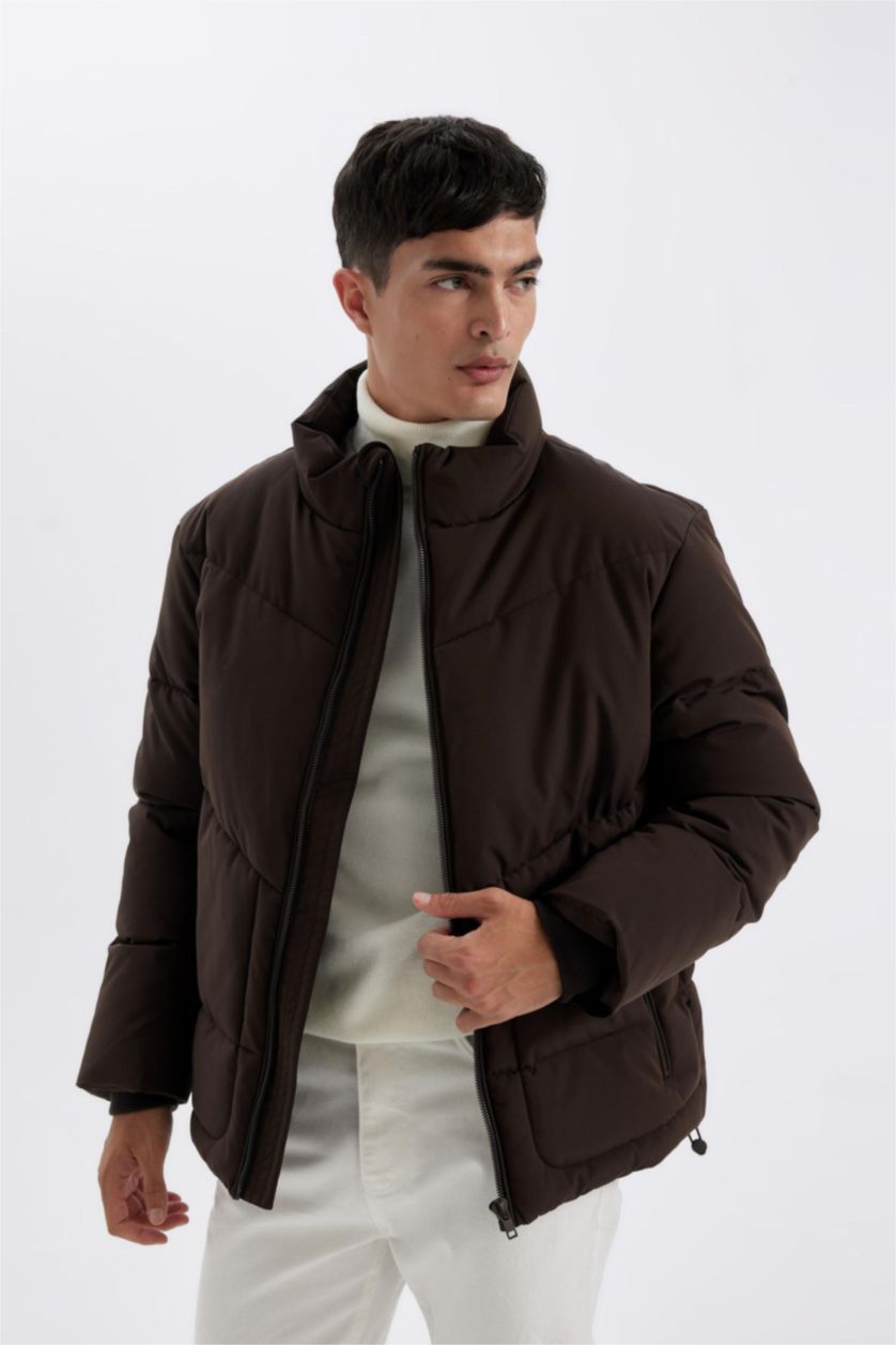 Erkek Kahve Slim Fit Dar Kesim Dik Yaka Fermuarlı Cepli Şişme Mont