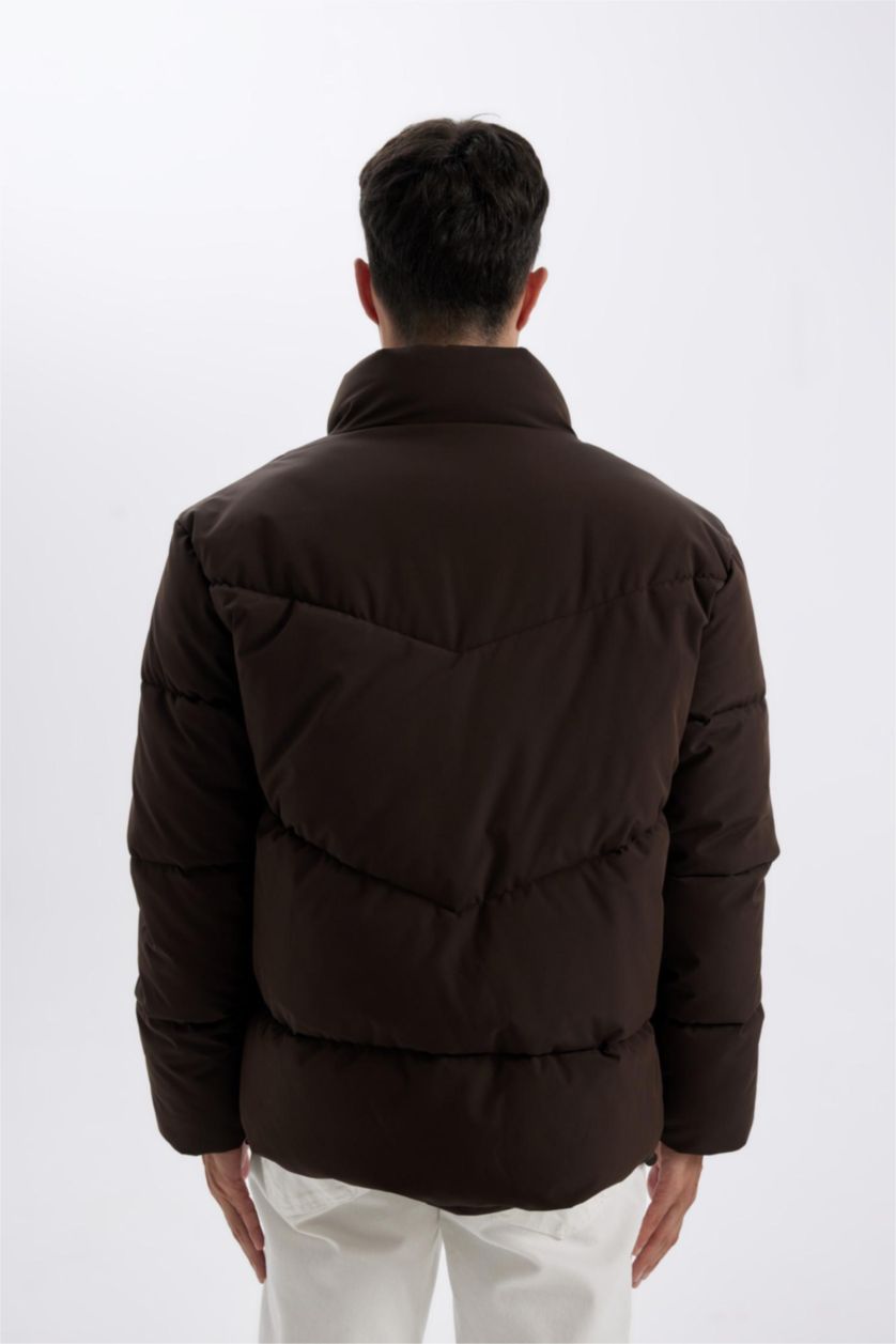 Erkek Kahve Slim Fit Dar Kesim Dik Yaka Fermuarlı Cepli Şişme Mont