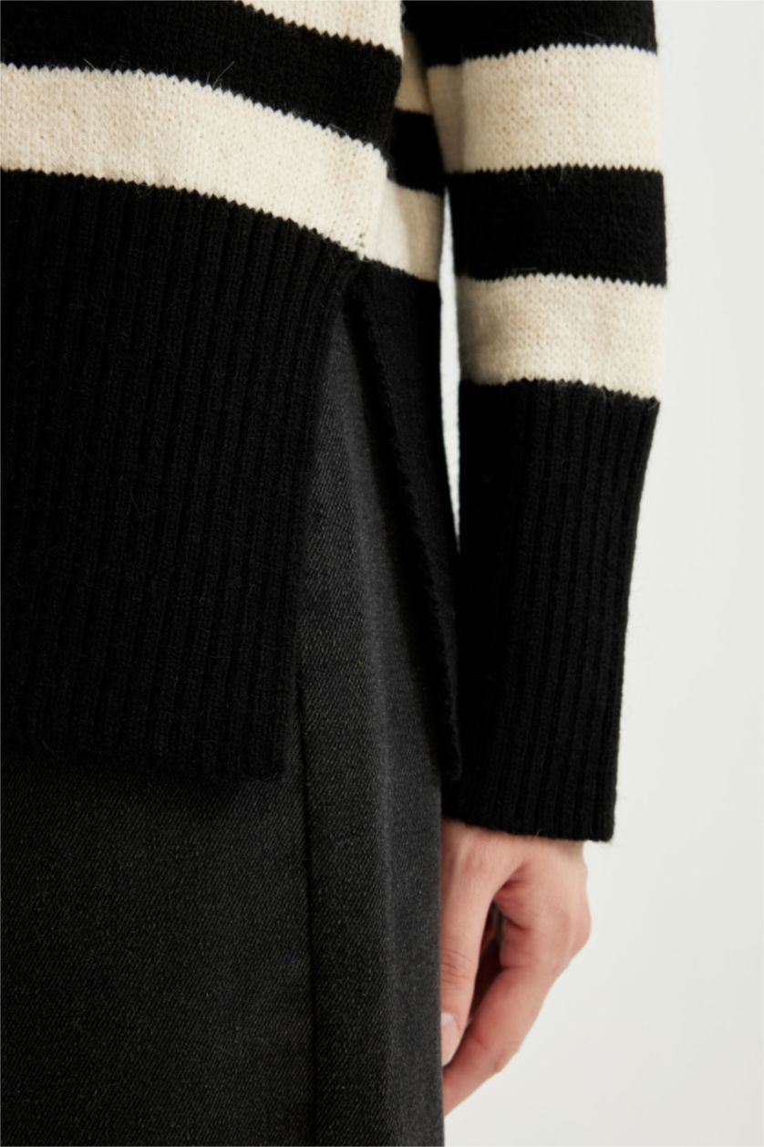 Women Black Oversize Fit Pullover