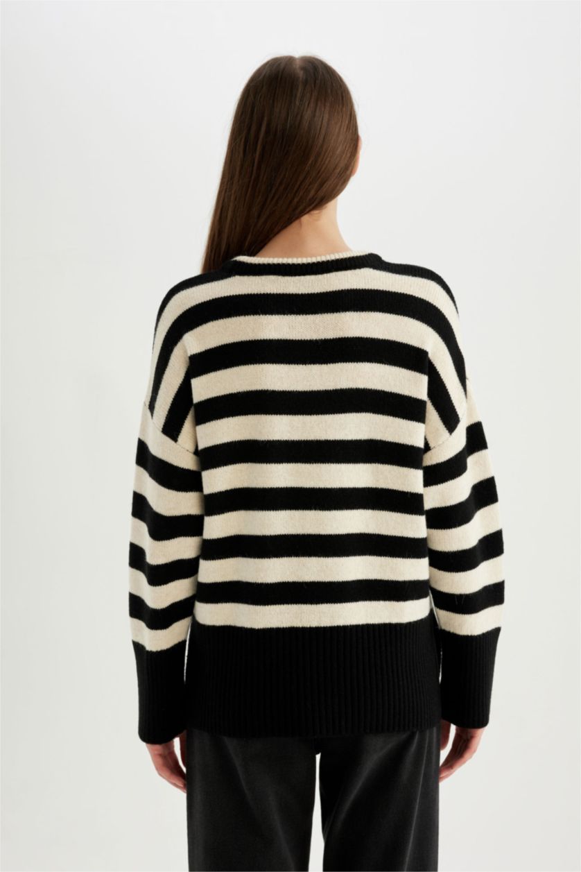 Women Black Oversize Fit Pullover