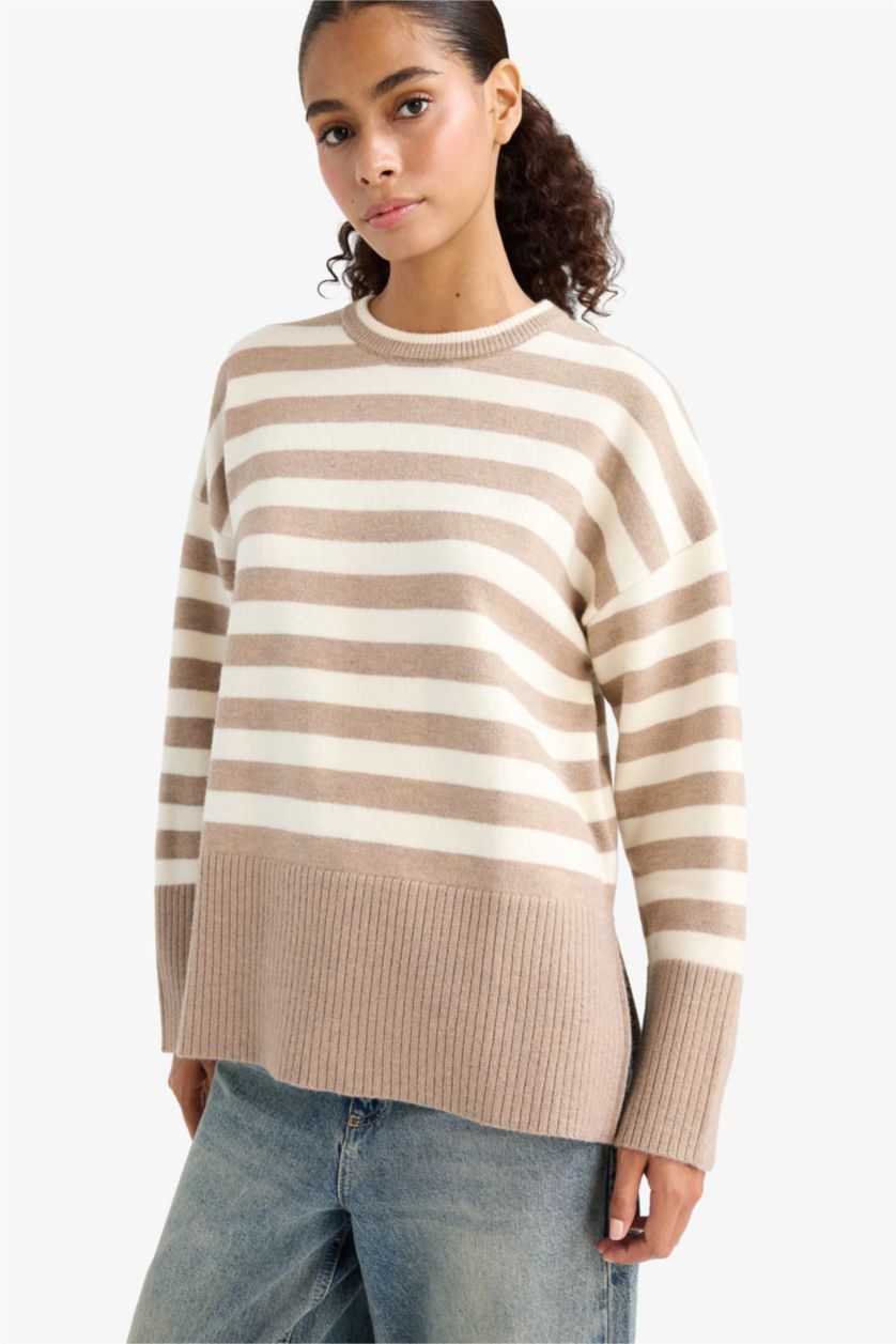 Kadın Bej Oversize Geniş Kalıp Bisiklet Yaka Yırtmaçlı Çizgili Triko Kazak