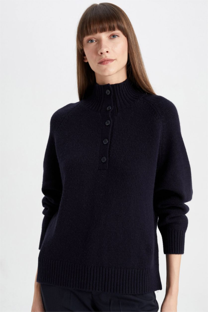 Kadın Lacivert Relax Fit Yumuşak Dokulu Düğmeli Yaka Basic Düz Triko Kazak