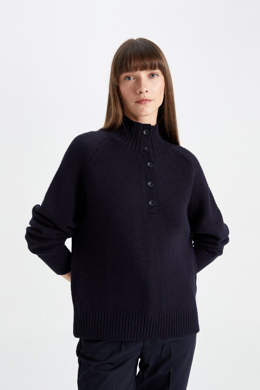 Kadın Lacivert Relax Fit Yumuşak Dokulu Düğmeli Yaka Basic Düz Triko Kazak