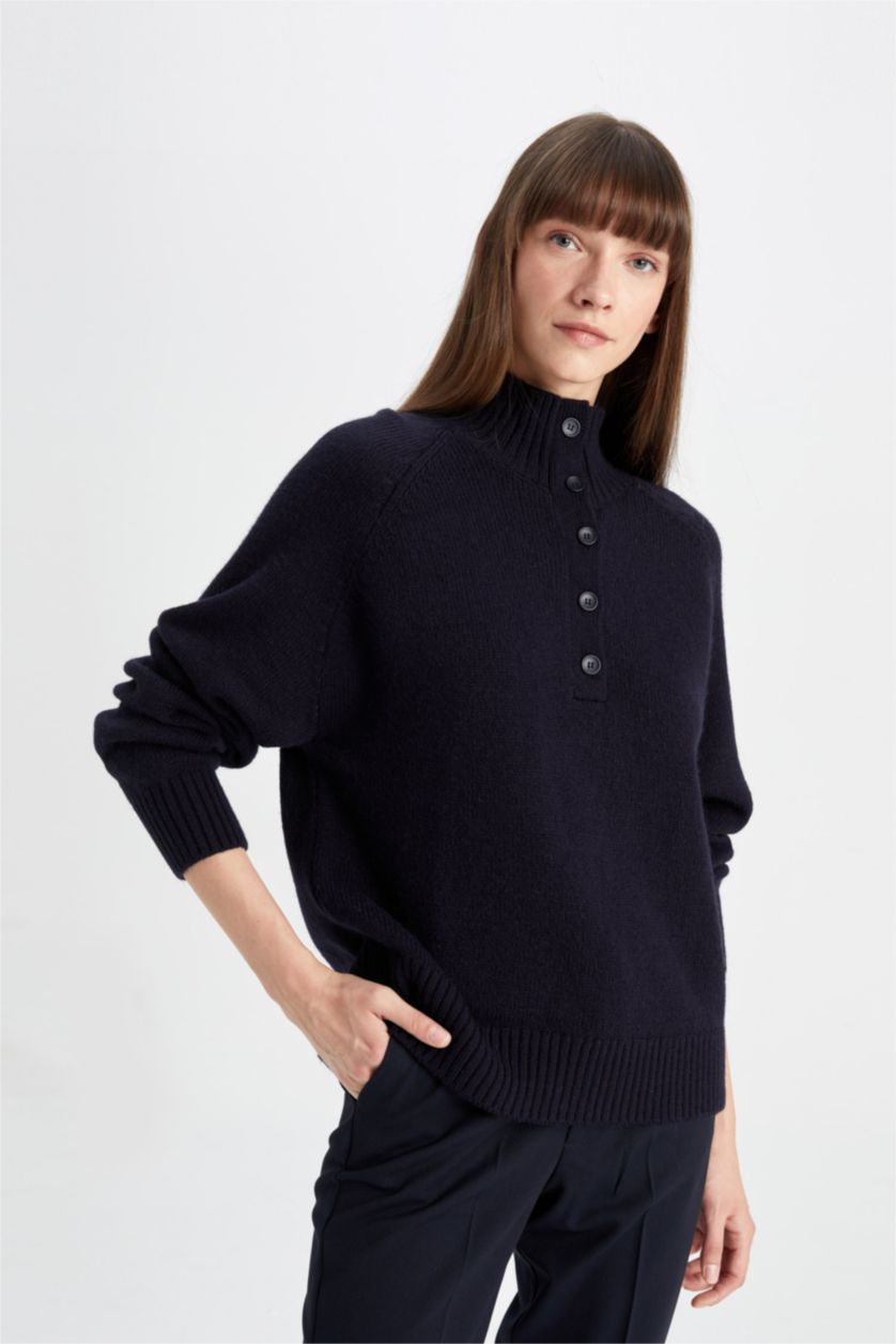 Kadın Lacivert Relax Fit Yumuşak Dokulu Düğmeli Yaka Basic Düz Triko Kazak