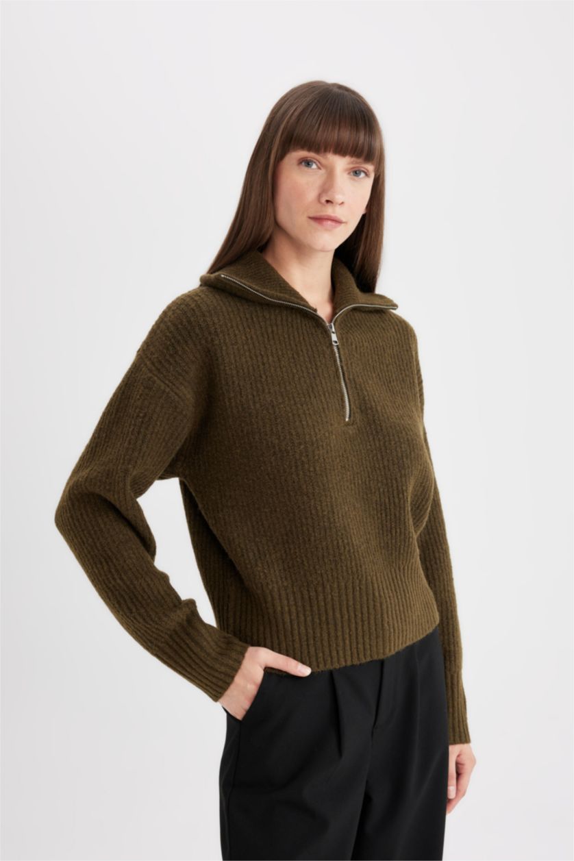 Kadın Haki Relax Fit Yarım Fermuarlı Dik Yaka Selanik Kumaş Triko Kazak