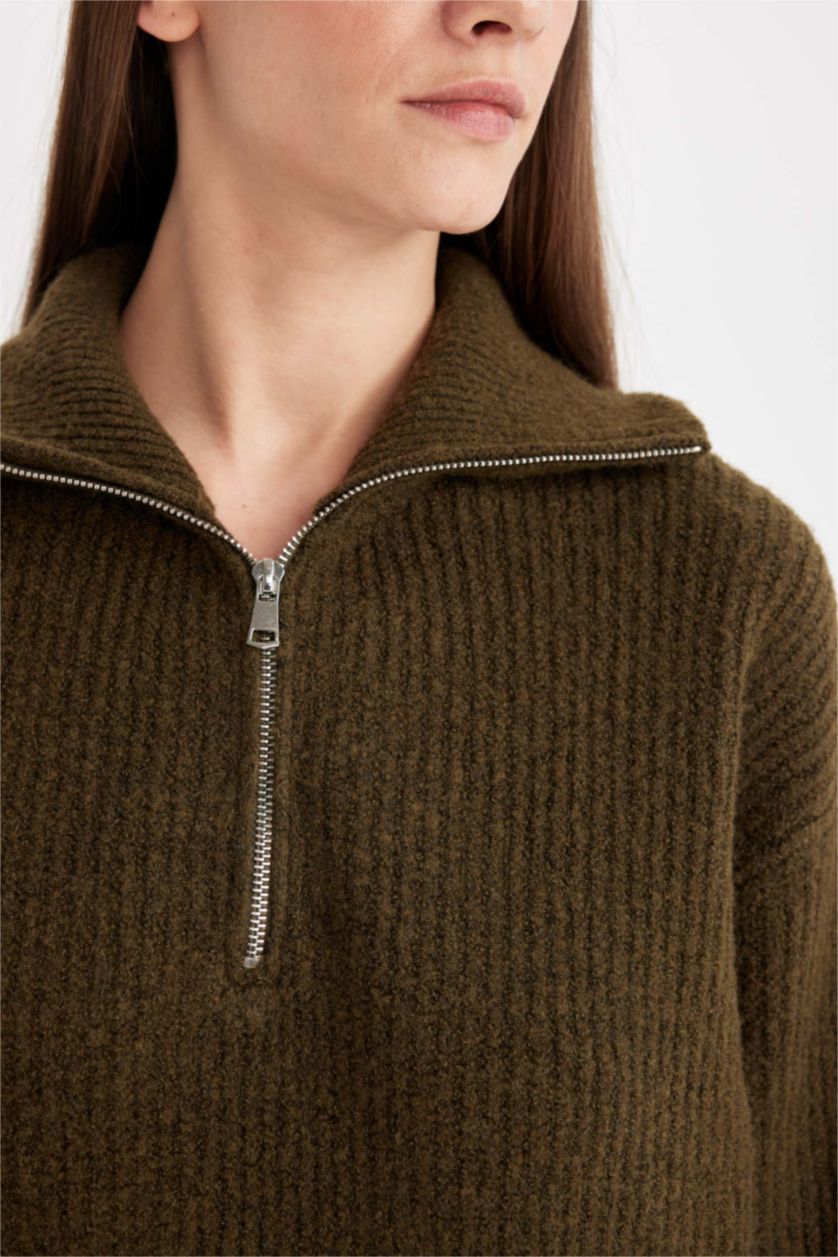 Kadın Haki Relax Fit Yarım Fermuarlı Dik Yaka Selanik Kumaş Triko Kazak