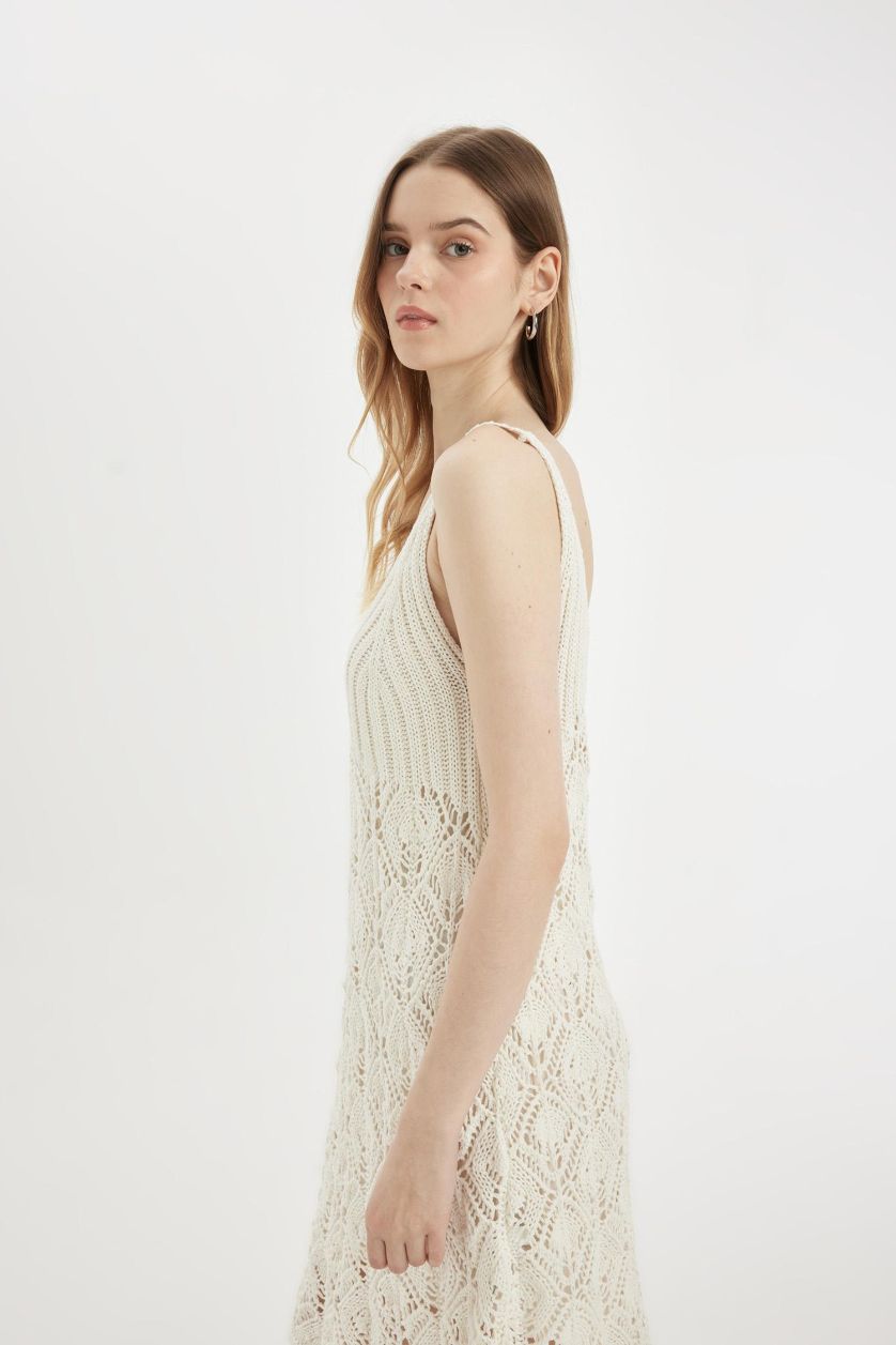 Woman Ecru Regular Fit V-Neck Sleeveless Dress