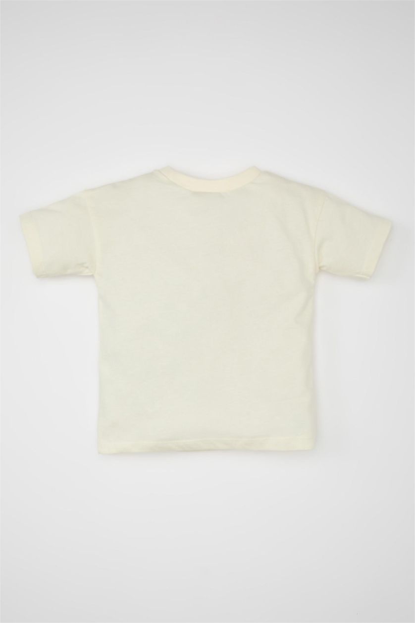 طفل صغير بيج فاتح تيشيرت ولادي نص ردن قصة عادية بطبعة نخيل